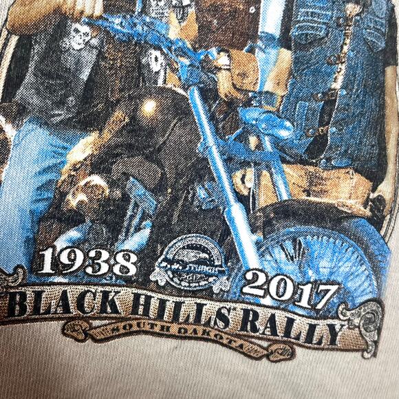 Sturgis Black Hills Motorcycle Rally 2017 Beige Mens T Shirt Size Large - Picture 4 of 8
